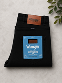 شلوار جین مردانه رانگلر Wrangler مشکی کشی با بافت حولهای و دوخت آزاد